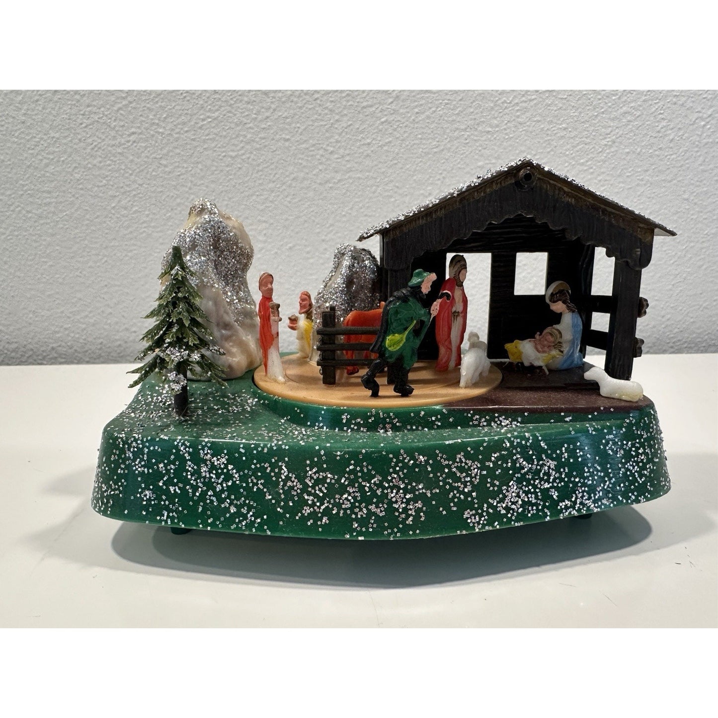 VINTAGE *NEW* 1970's Hand Painted Nativity Set Movable Stage Music Box