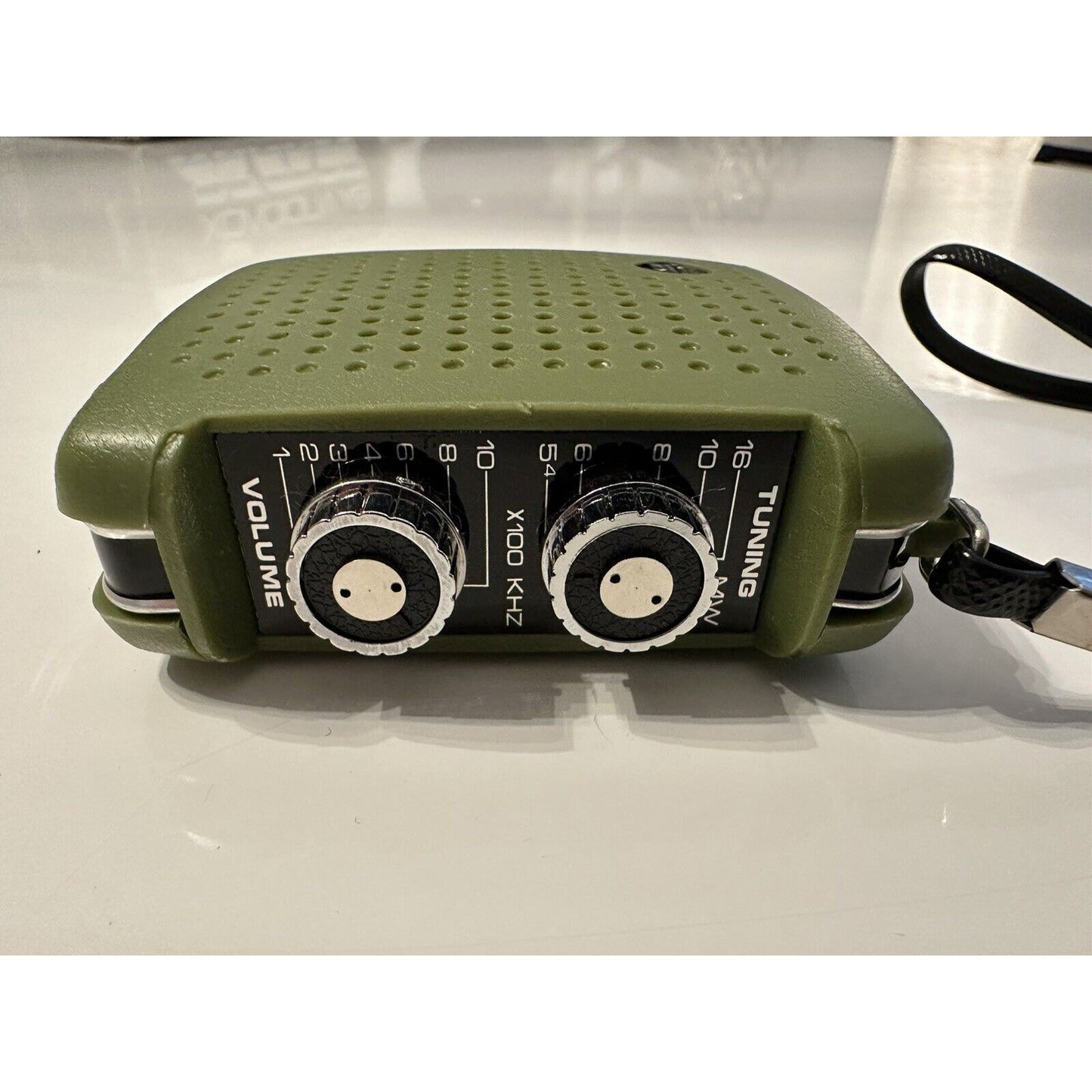 VINTAGE *NEW* Four Star FS-7 Solid State Radio Green