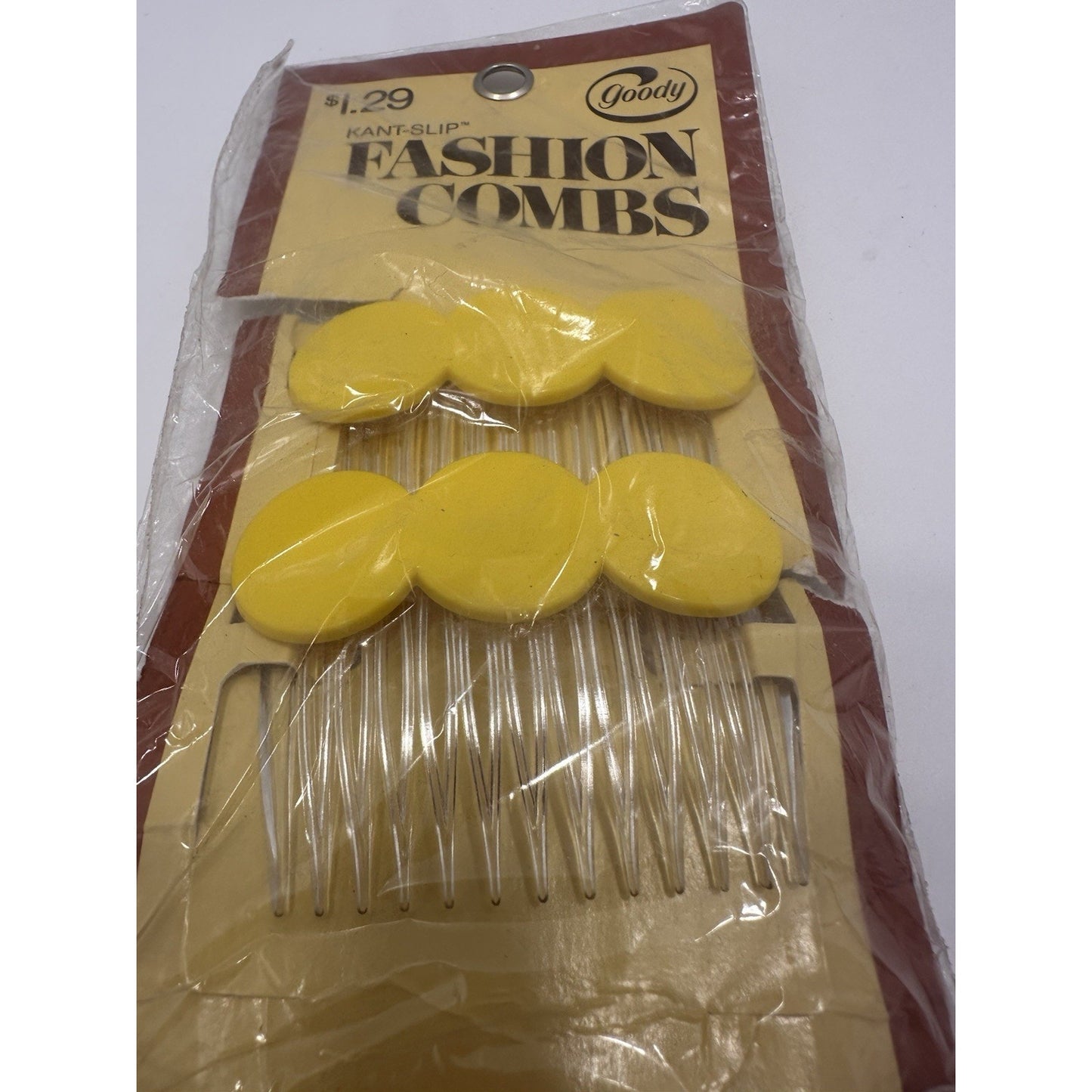 VINTAGE *NEW* 1975 Goody 8050/3 Kant-Slip Fashion Combs Yellow Circles USA