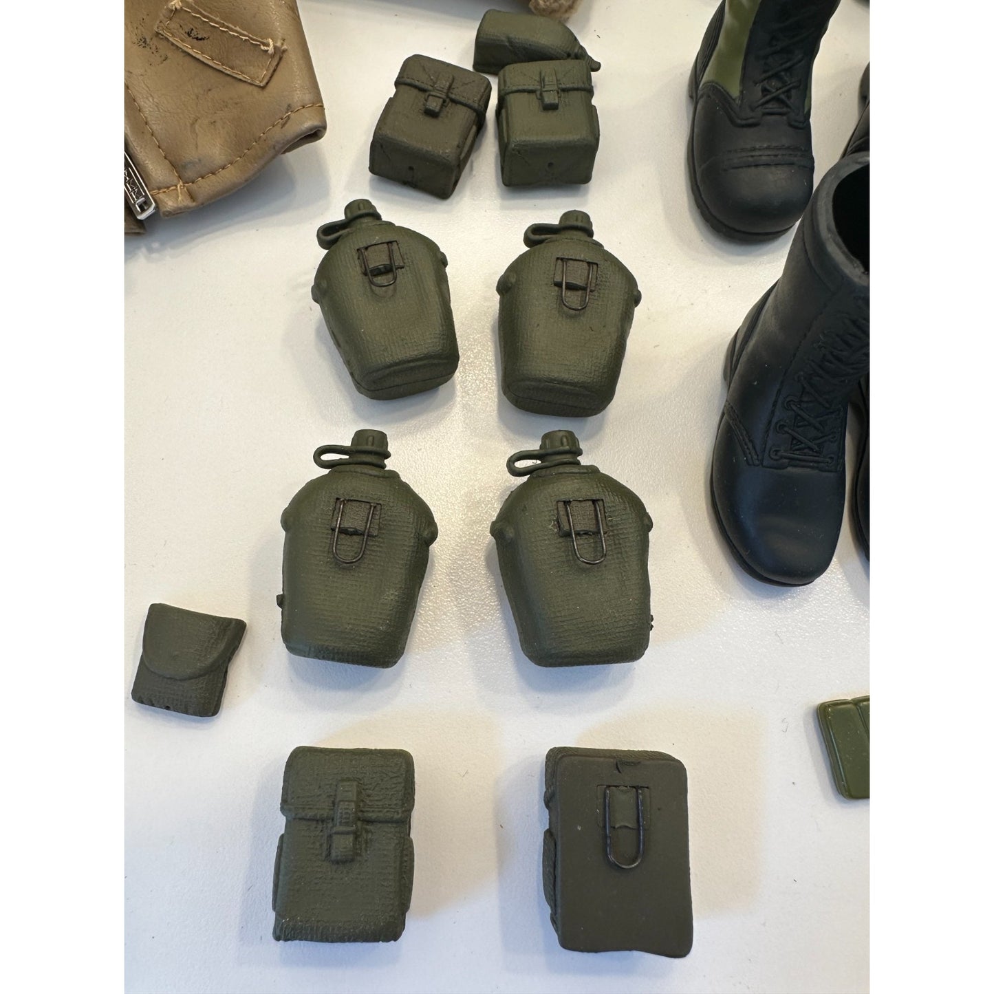 VINTAGE GI Joe Action Figures & Accessories in 1998 Collectable Tin
