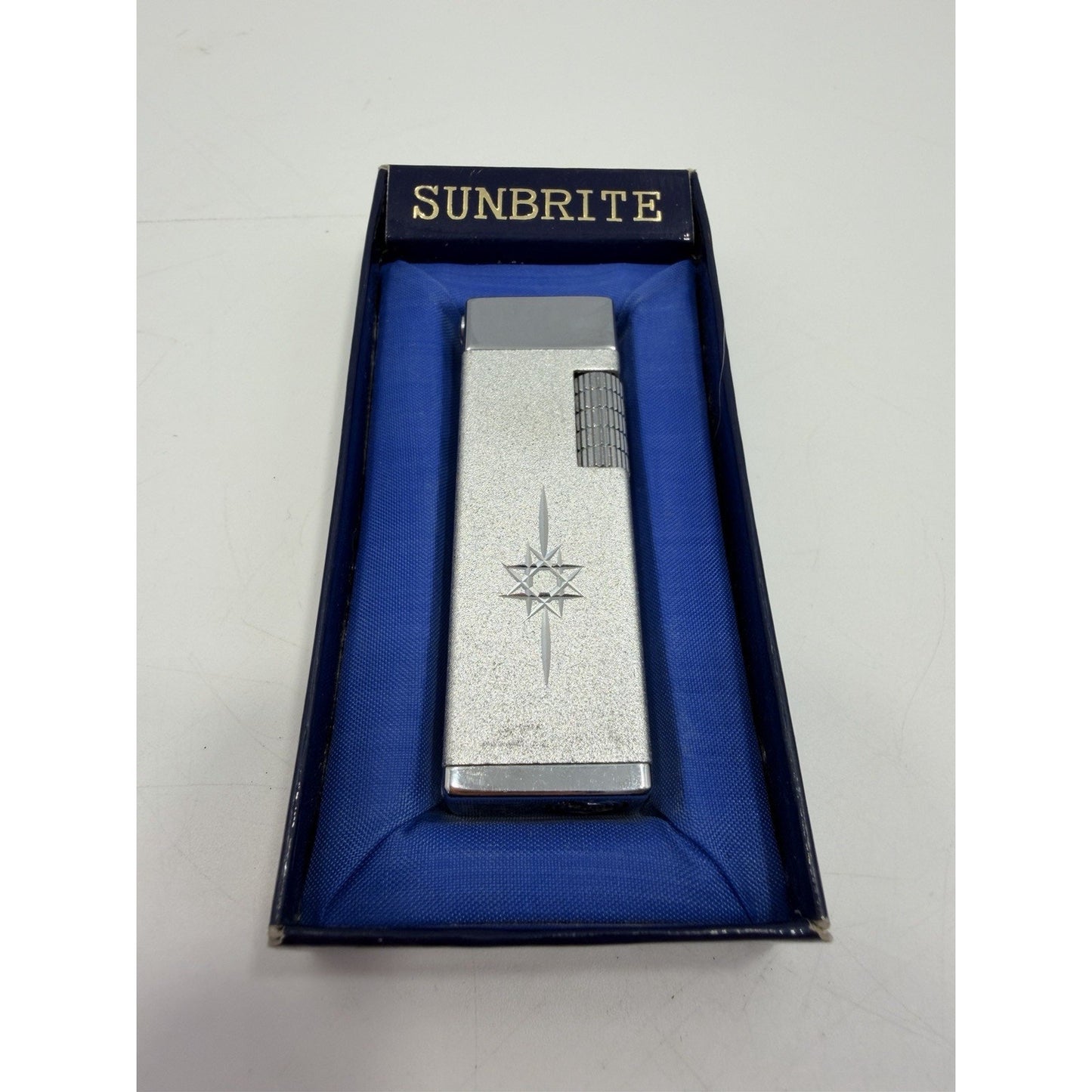 VINTAGE *NEW* 1950's Imperial Silver Design Super Lighter