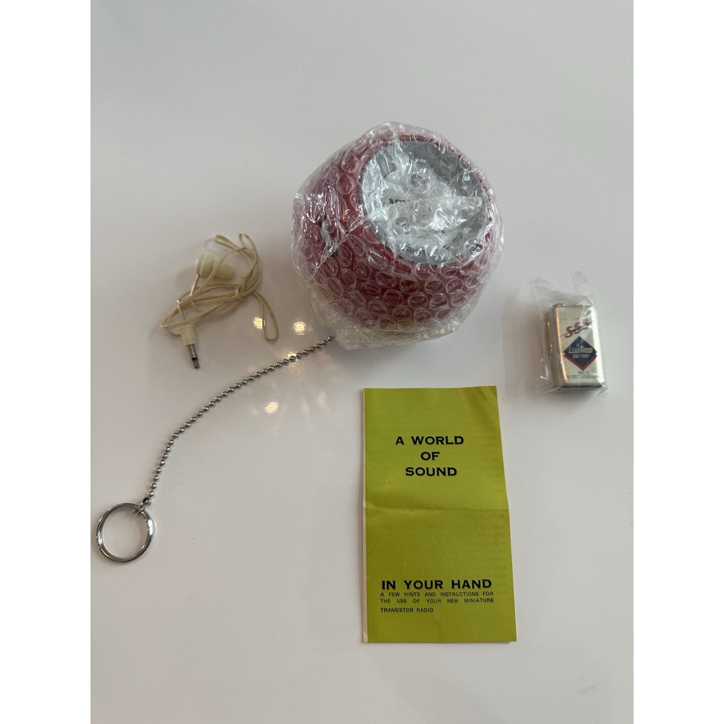 VINTAGE *NEW* MEGATONE Big Ball Solid State Transistor Radio