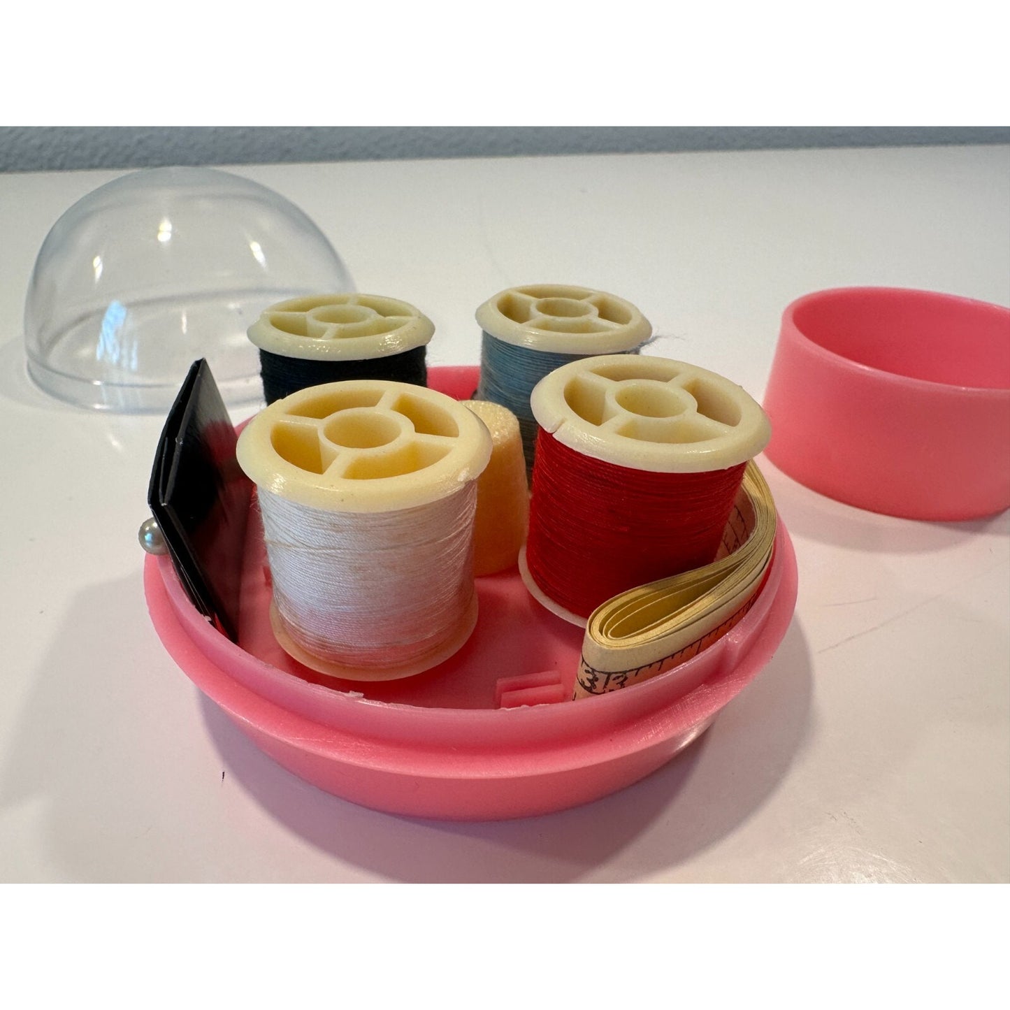 VINTAGE *NEW* Travel/Mini Ball Mirror Sewing Kit 4 X Thread Rolls + Supplies Pnk