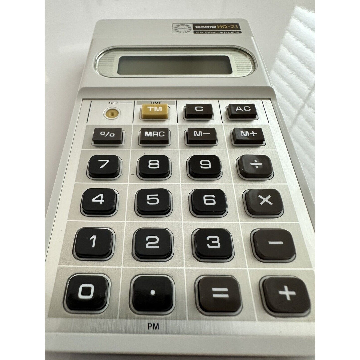 VINTAGE *NEW* Casio HQ-21 Electronic Battery Clock/Calculator
