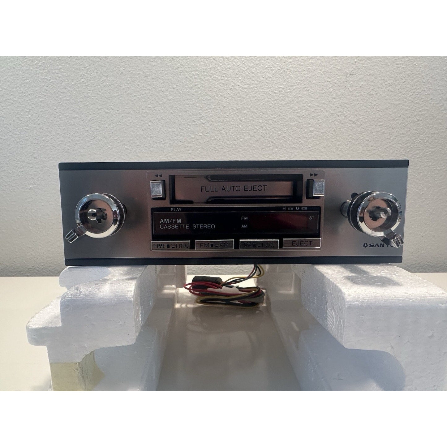 VINTAGE *NEW* Sanyo FT-C10 Indash Mini am/fm Cassette Car Stereo