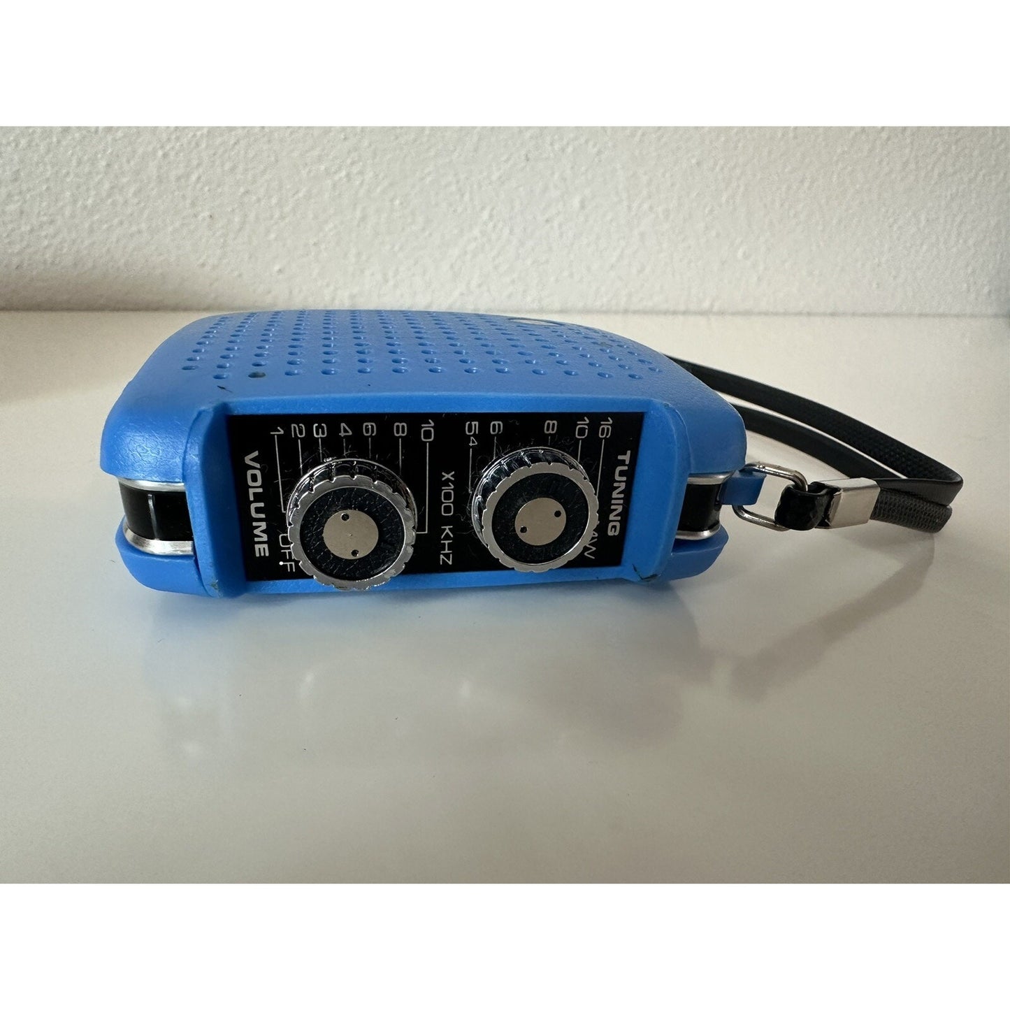 VINTAGE *NEW* 1970's Four Star FS-7 Solid State Radio in Blue