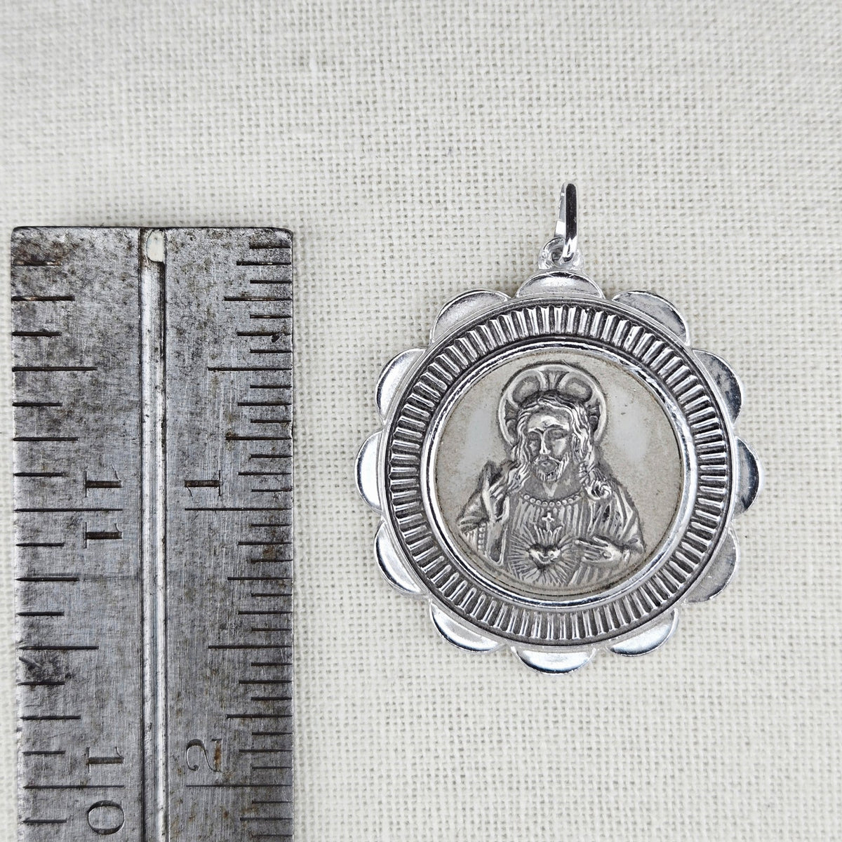 VINTAGE *NEW* 1950s Madonna and Child/Jesus Silver Tone Pendant