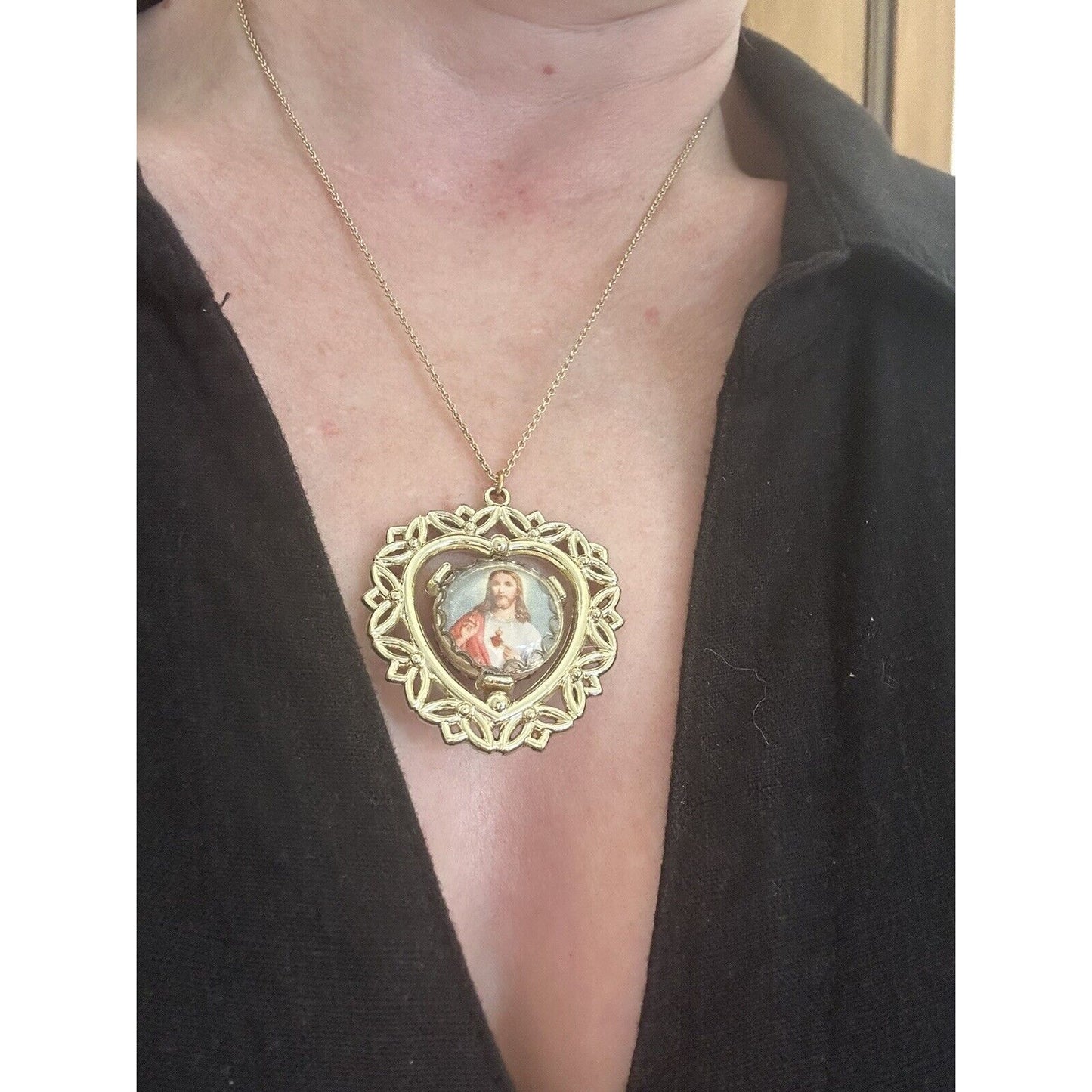 VINTAGE *NEW* Open-Work Gold-Tone Heart Pendant with Jesus/Joseph Art Spinner