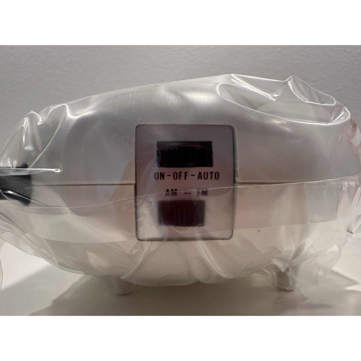 VINTAGE *NEW* 1970's DAITON Space Age Analog am/fm Clock Radio