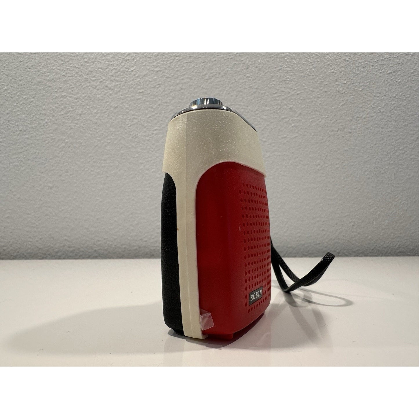 VINTAGE *NEW* ROBIN AIE-741 Red/Black Solid State Micro Transistor Radio