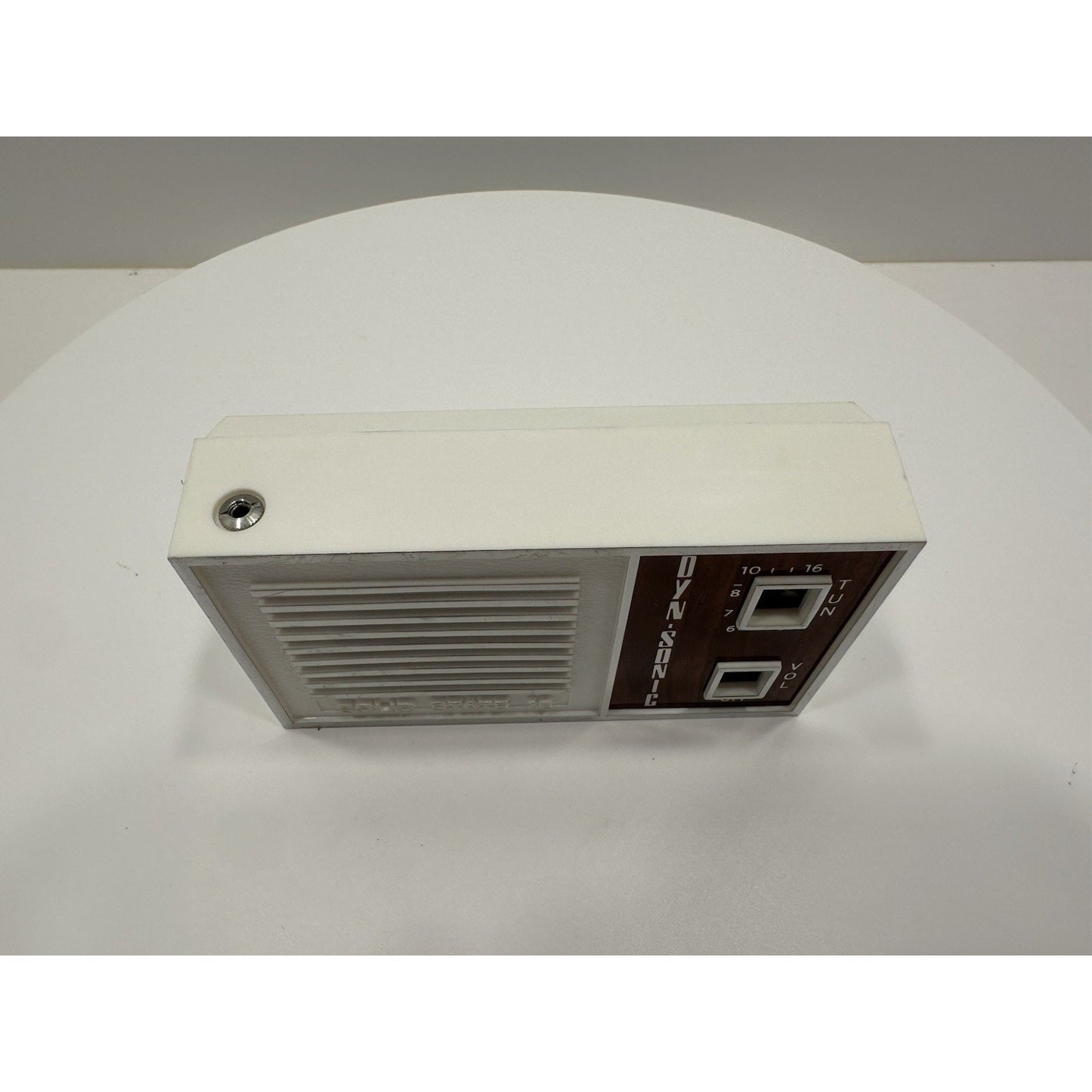 VINTAGE *NEW* 1960's/1970's Dyn-Sonic Transistor Radio Woodgrain
