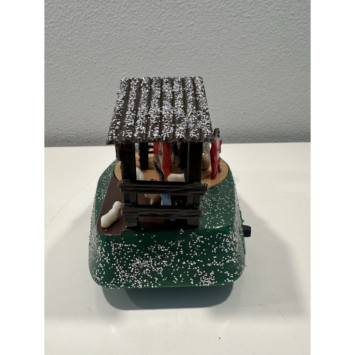 VINTAGE *NEW* 1970's Hand Painted Nativity Set Movable Stage Music Box