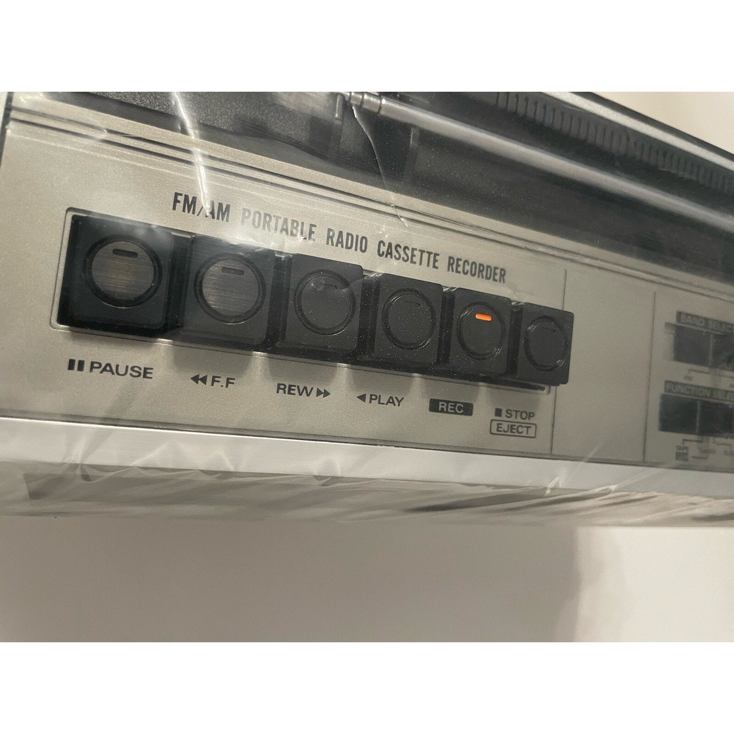 VINTAGE *NEW* 1980's Hitachi TRK-5650 AM/FM Cassete Stereo