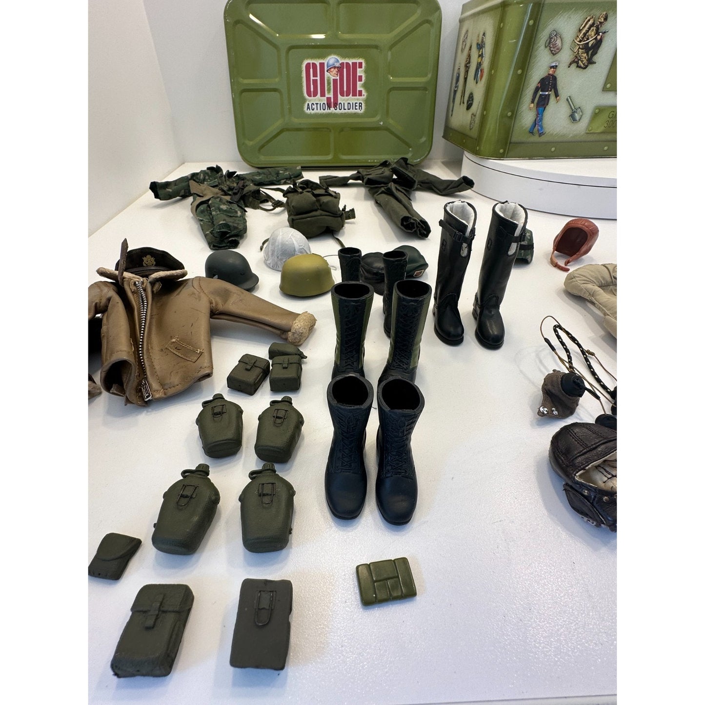 VINTAGE GI Joe Action Figures & Accessories in 1998 Collectable Tin