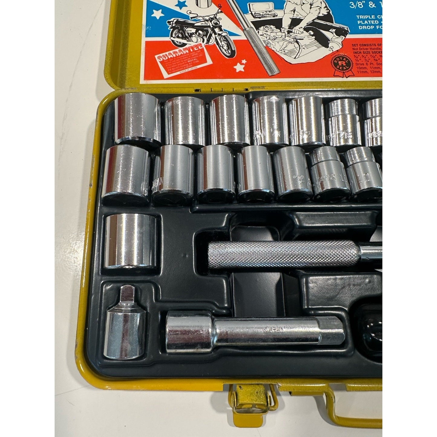 VINTAGE *NEW* 1980's Royal Seal 40 PC Ratchet & Socket Set Metric/Inch