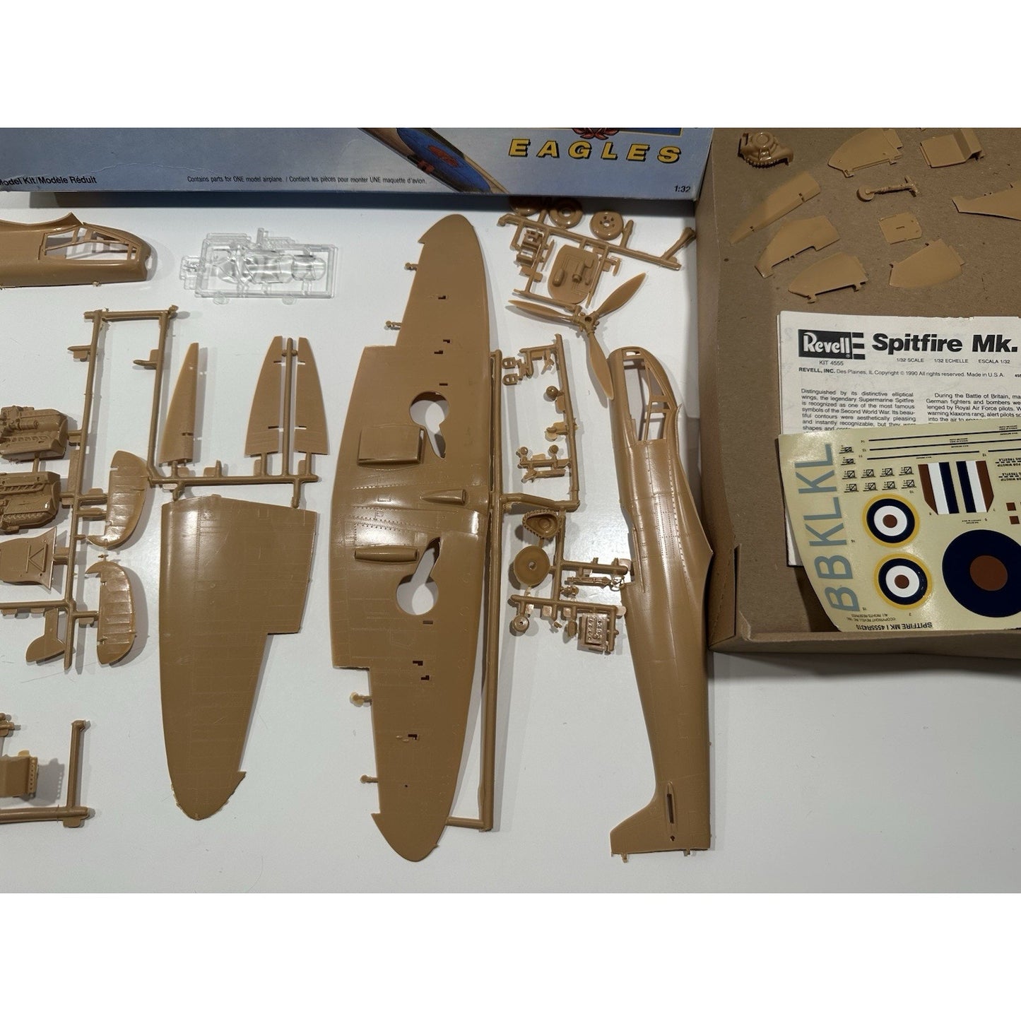 VINTAGE Revell Spitfire Mk. 1 "Lone Eagles" 1/32 Scale Model #4555 Open Box