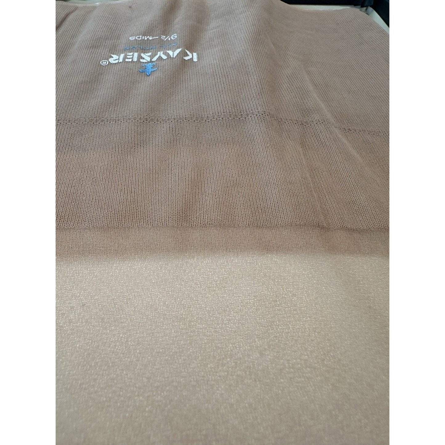 VINTAGE *NEW* Kayser Hosiery-Seamless-Shell Beige - Mid Sz8.5M X 1