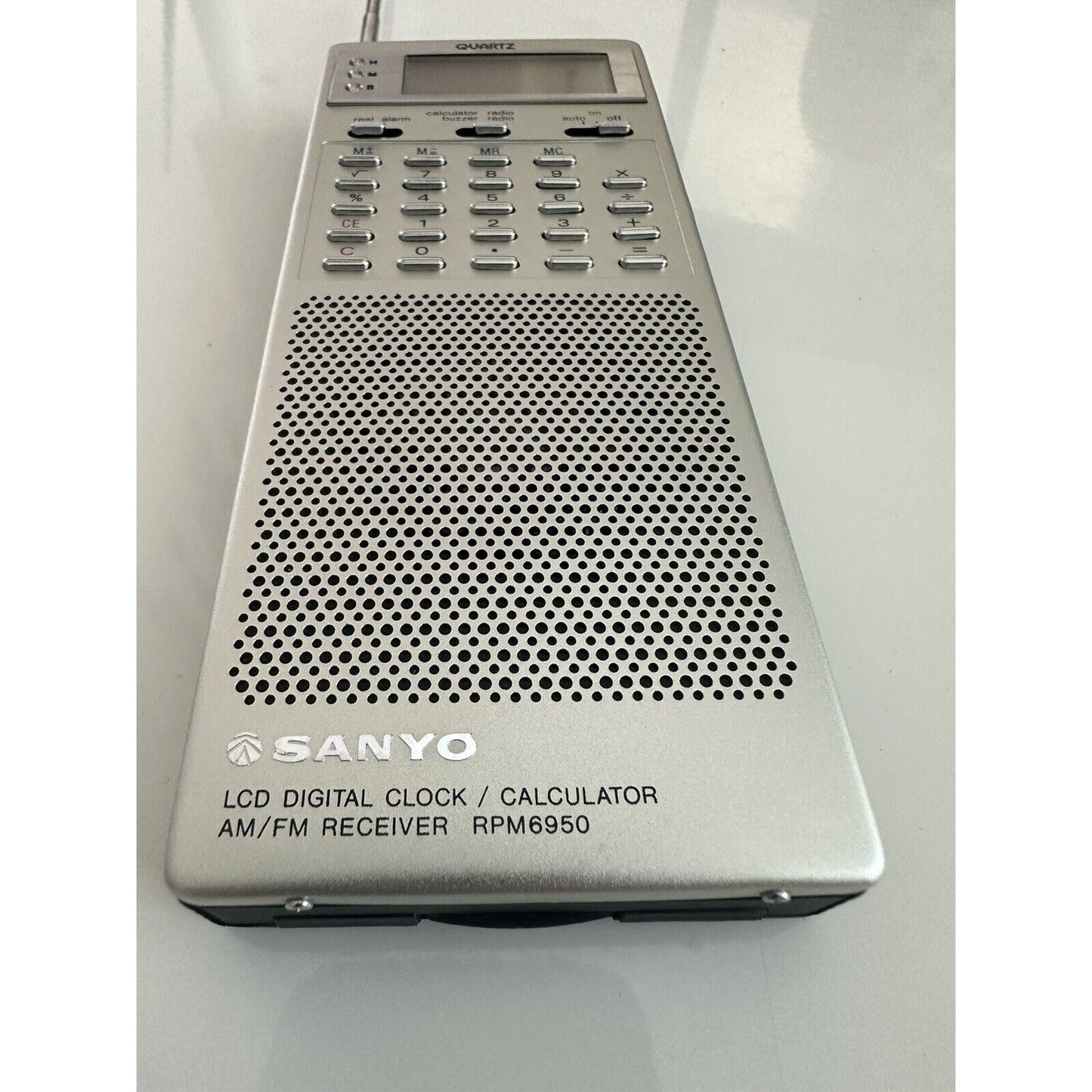 VINTAGE *NEW* Sanyo RPM 6950 Calculator am/fm Clock Radio Slim