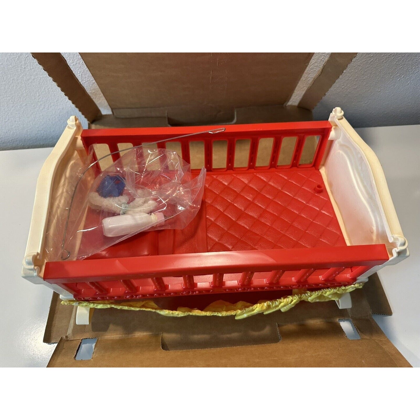 VINTAGE *NEW* 1970's Remco Baby Goldilocks' Talk and Play Cradle Movie Prop