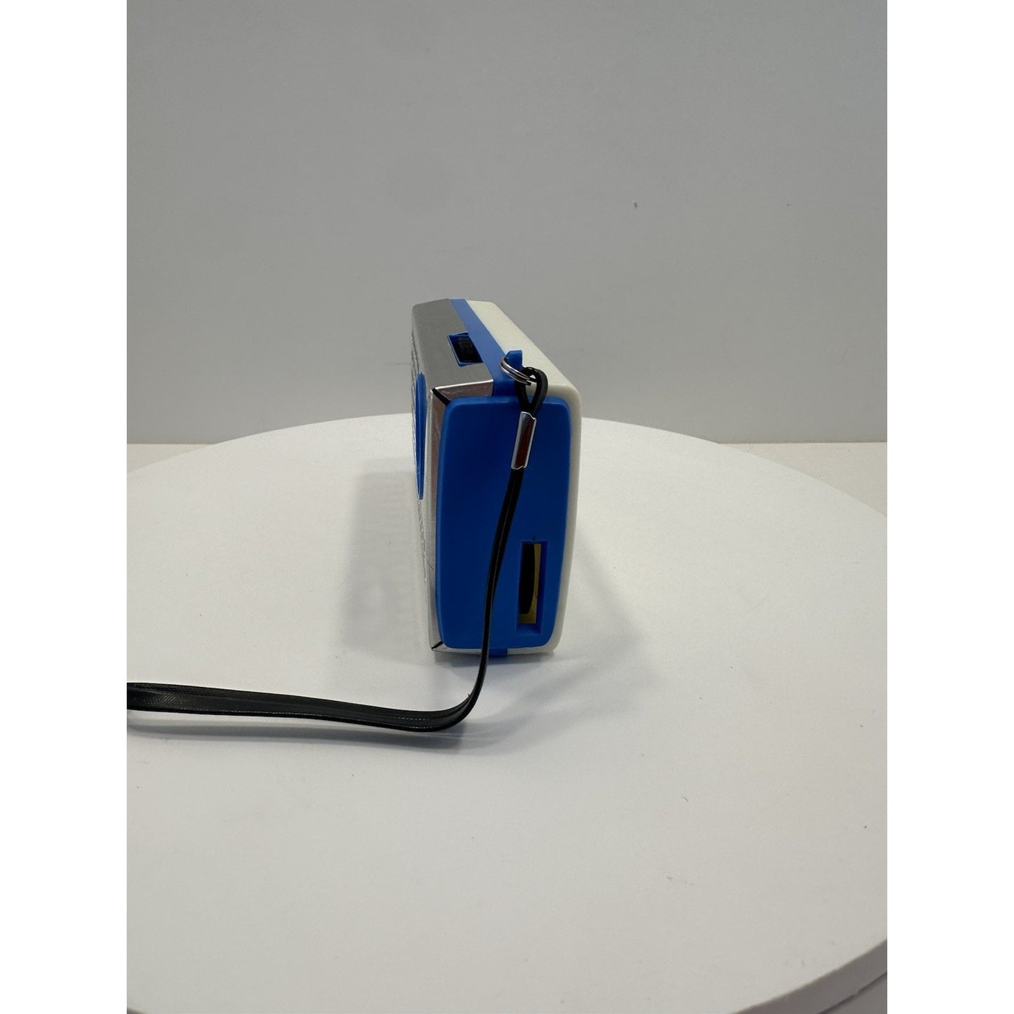 VINTAGE *NEW* Seiko 601 Blue Solid State Pocket Transistor Radio