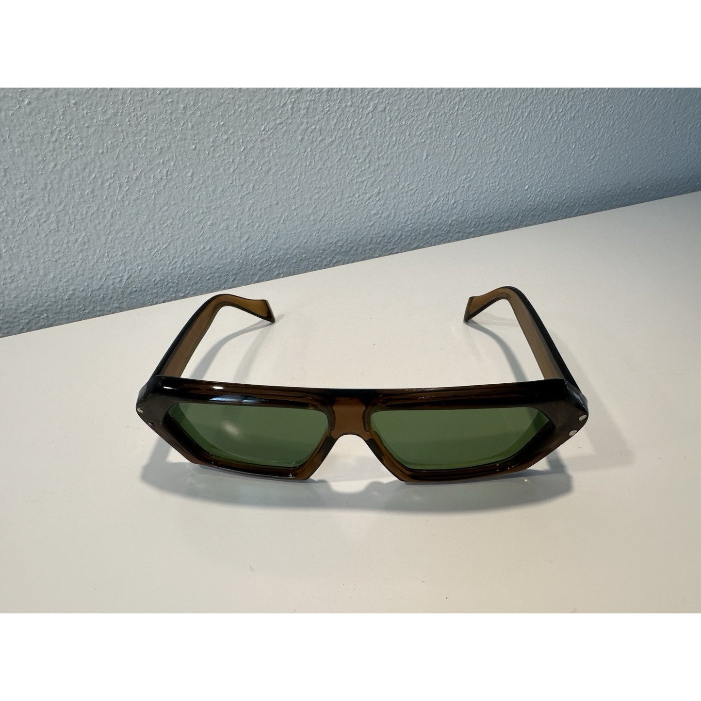 VINTAGE *NEW* 1970's Glam Unisex Sunglasses Brown Hex Frame MINT