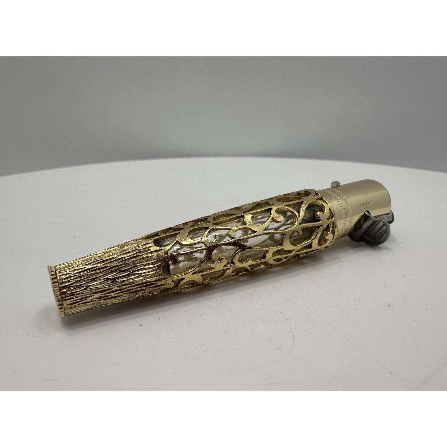 VINTAGE *NEW* 1950's "Women's" Lighter with Ornate Design Japan Gold