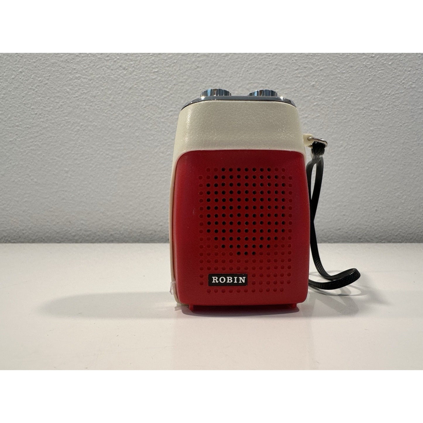 VINTAGE *NEW* ROBIN AIE-741 Red/Black Solid State Micro Transistor Radio