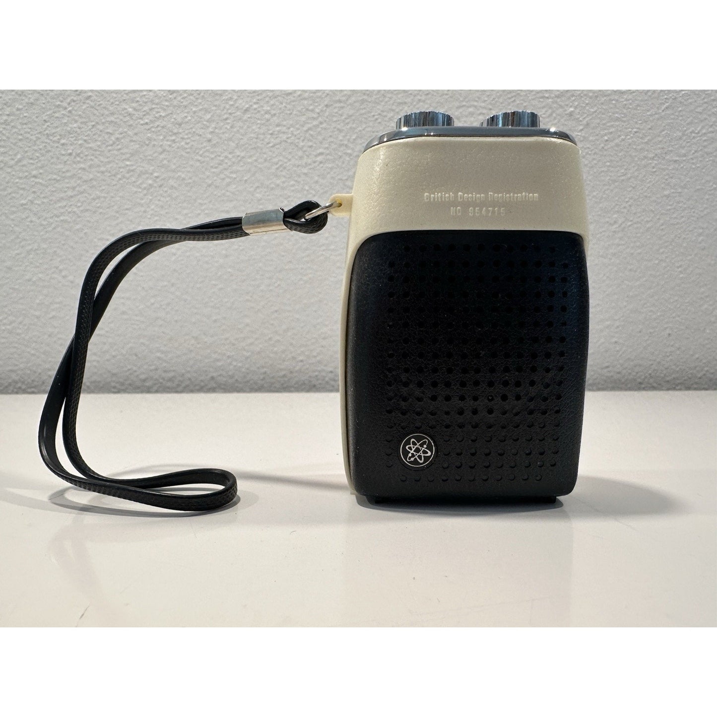 VINTAGE *NEW* ROBIN AIE-741 Red/Black Solid State Micro Transistor Radio