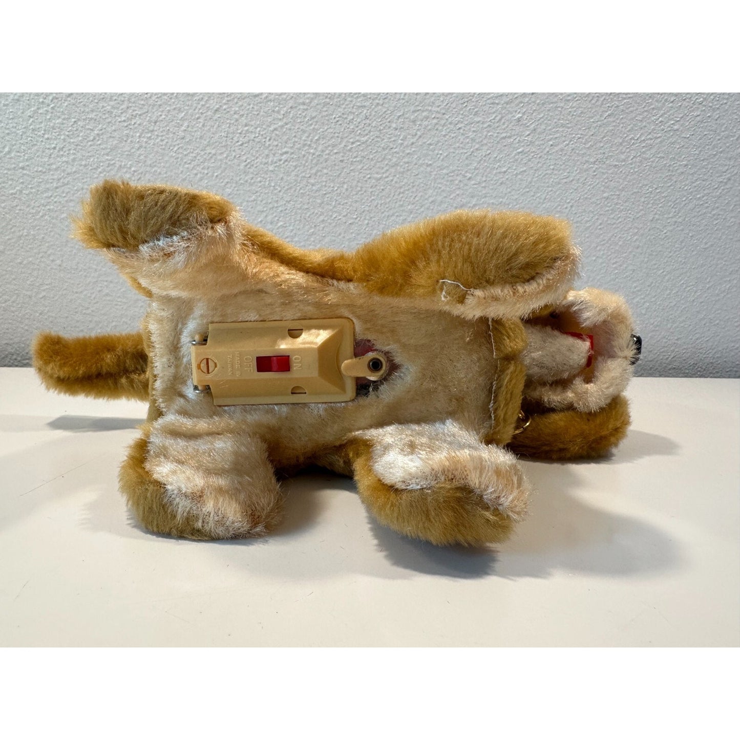 VINTAGE *NEW* 1970's Lovely Dog Walking Barking Brown Collared Dog
