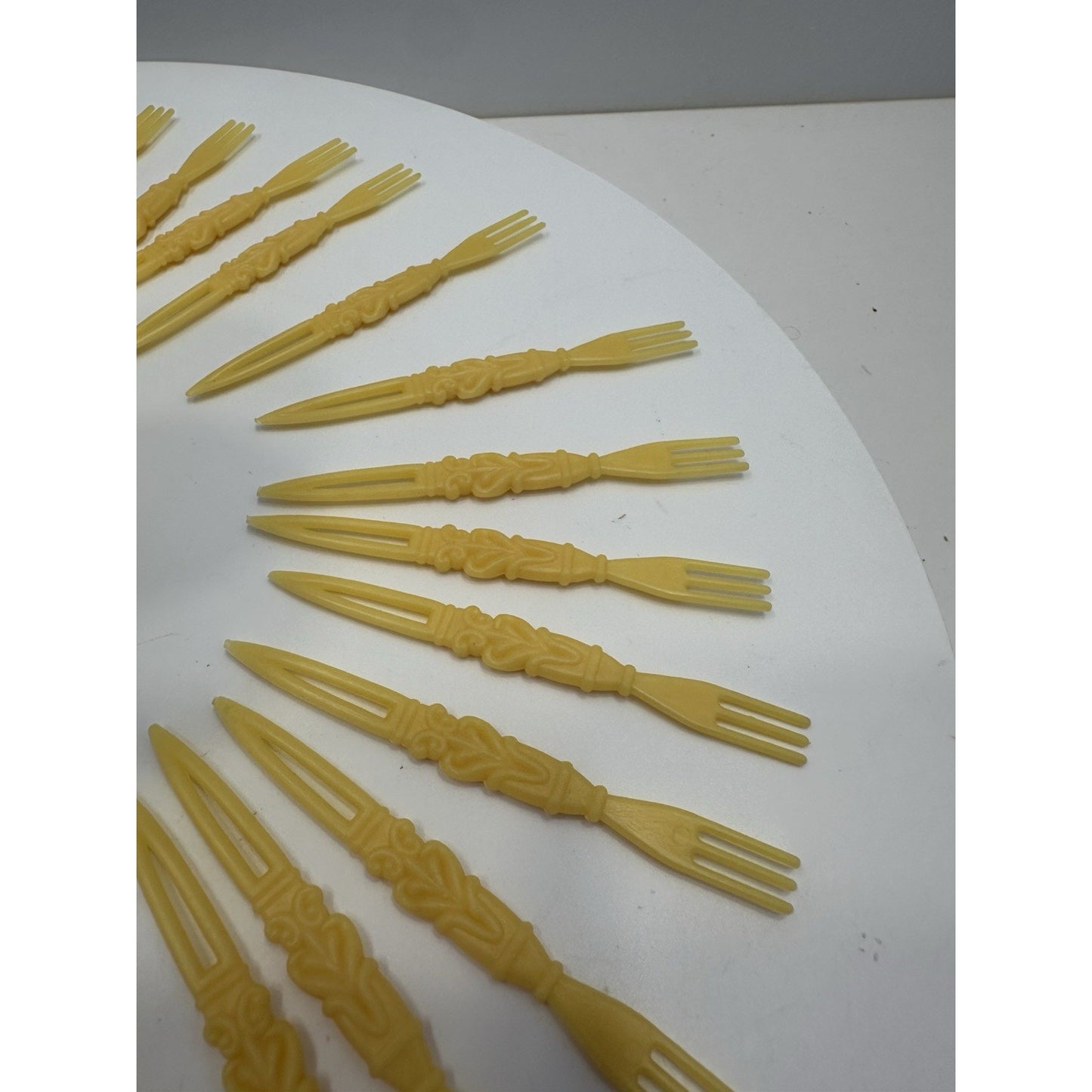 VINTAGE *NEW* 1970's Party Picks/Mini Forks in Ivory Cup