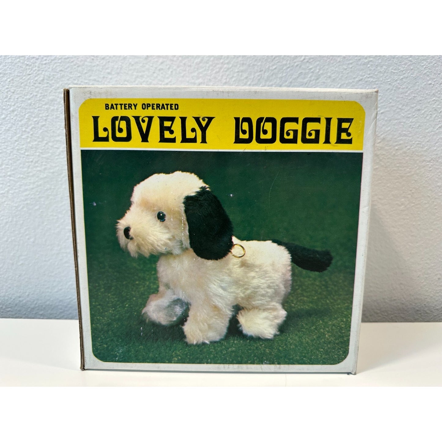 VINTAGE *NEW* 1970's Lovely Dog Walking Barking Brown Collared Dog