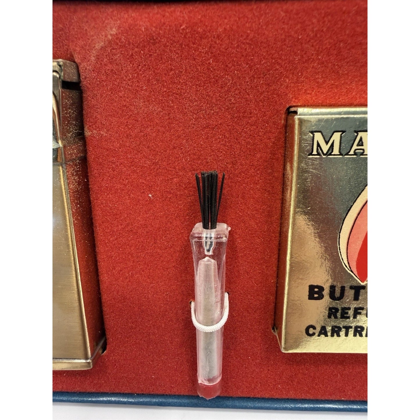 VINTAGE *NEW* 1950's Manor Butane Lighter Set w/Refills + Flints