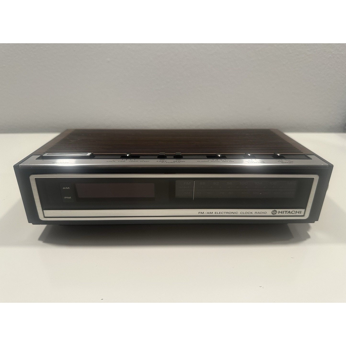 VINTAGE *NEW* 1980's Hitachi KC-651H Am/Fm 2-Band Table Radio w/Digital Clock
