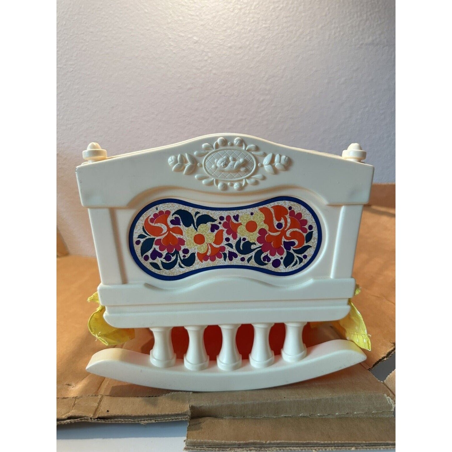 VINTAGE *NEW* 1970's Remco Baby Goldilocks' Talk and Play Cradle Movie Prop