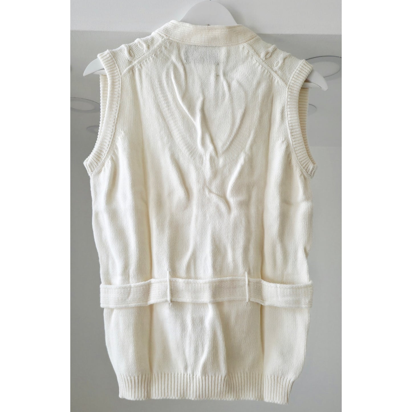 VINTAGE *NEW* 1970's Women's Cream Sweater Vest with Belt 100% Acrylic Size 40