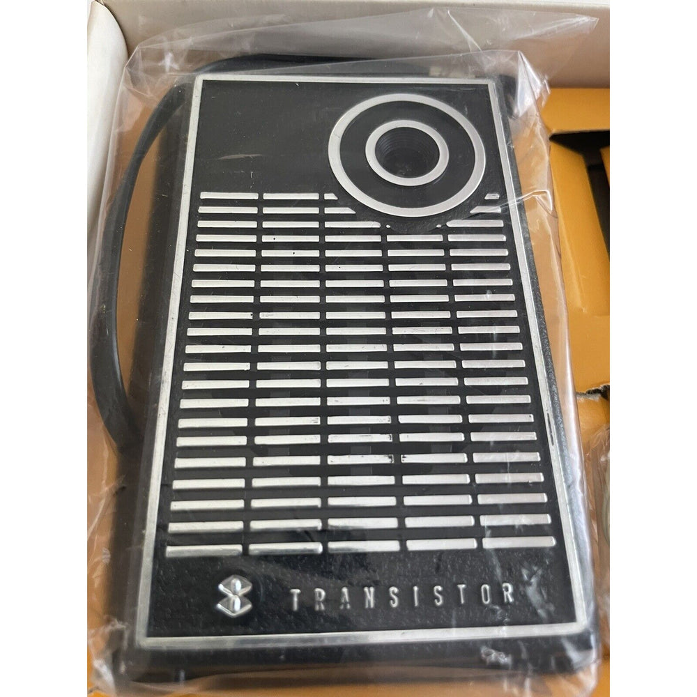 VINTAGE *NEW*  Raleigh 8 Transistor Radio/High Sensitivity - Model #858