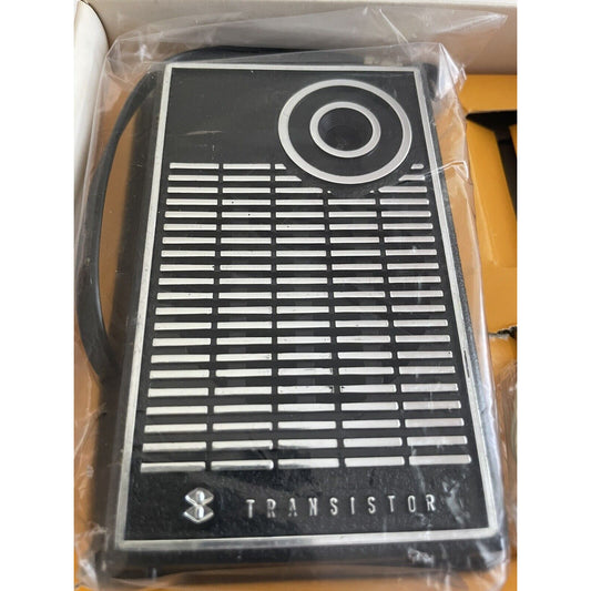 VINTAGE *NEW*  Raleigh 8 Transistor Radio/High Sensitivity - Model #858