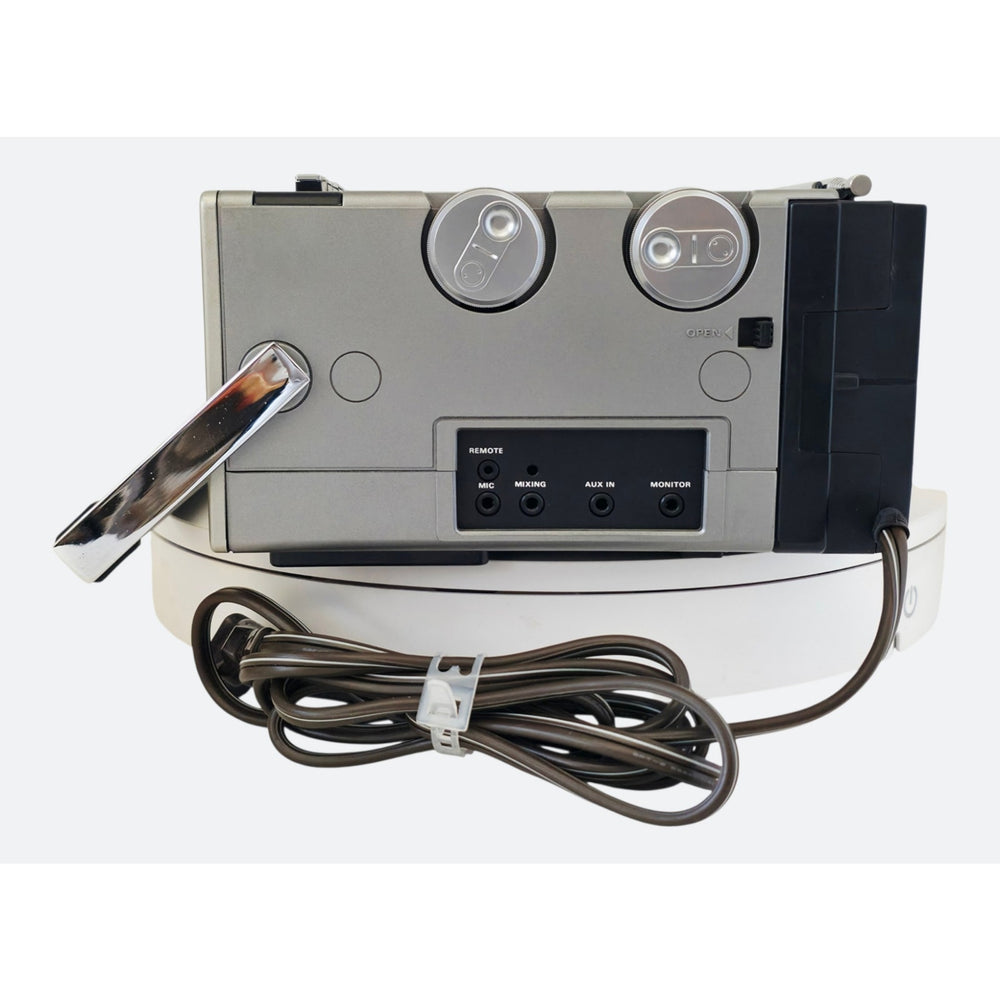 VINTAGE *PRISTINE* 1981 Hitachi K2400 Solid State TV Receiver/Cassette