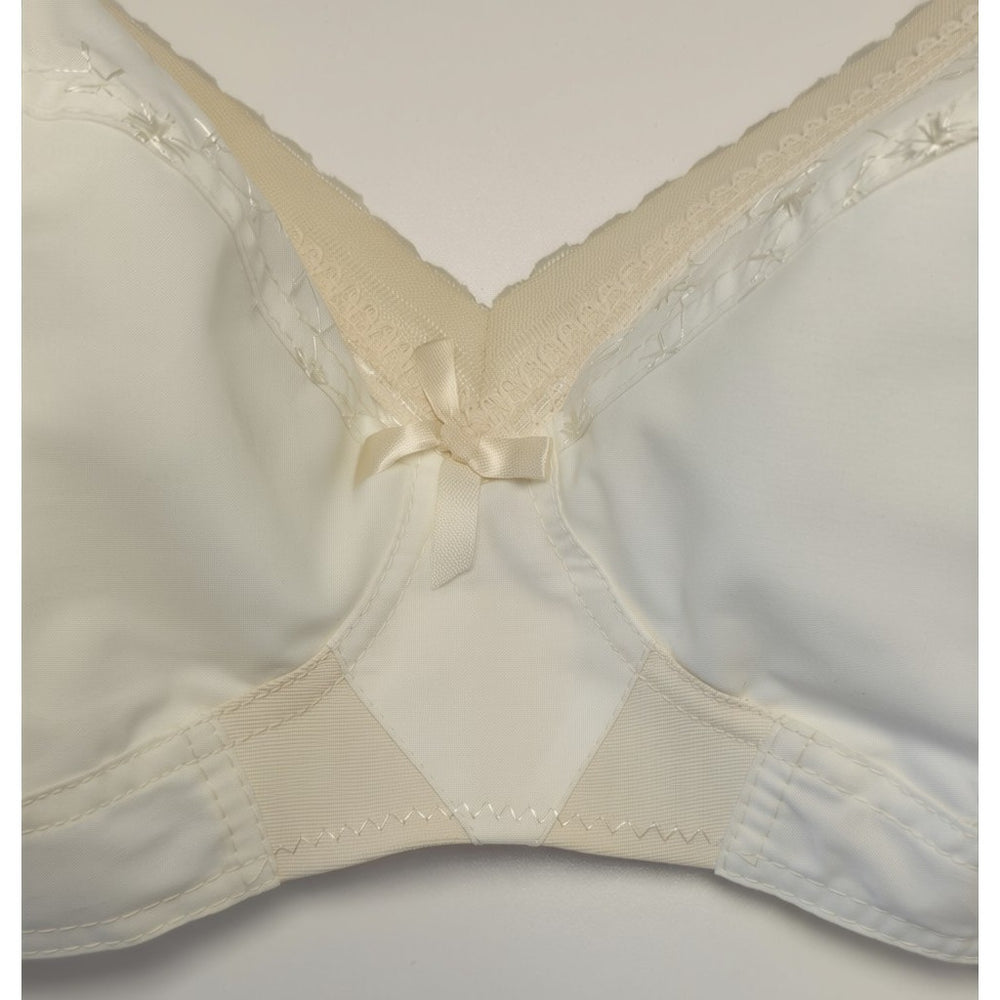VINTAGE *NEW* 1960's Women's Bullet Bra White & Cream w/Center Flower Sz 38B USA