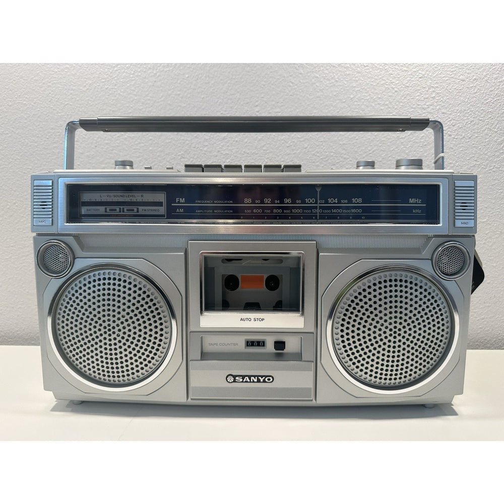 VINTAGE *NEW* 1980's Sanyo Boombox M9924 am/fm Cassette Boombox Ghettoblaster