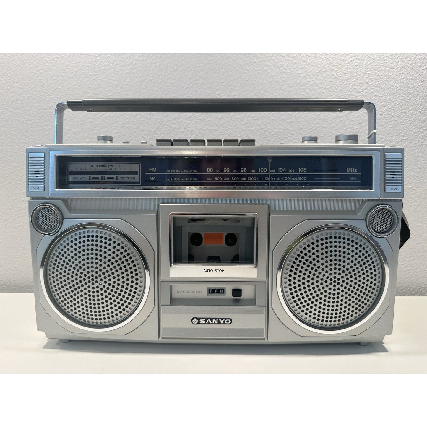 VINTAGE *NEW* 1980's Sanyo Boombox M9924 am/fm Cassette Boombox Ghettoblaster