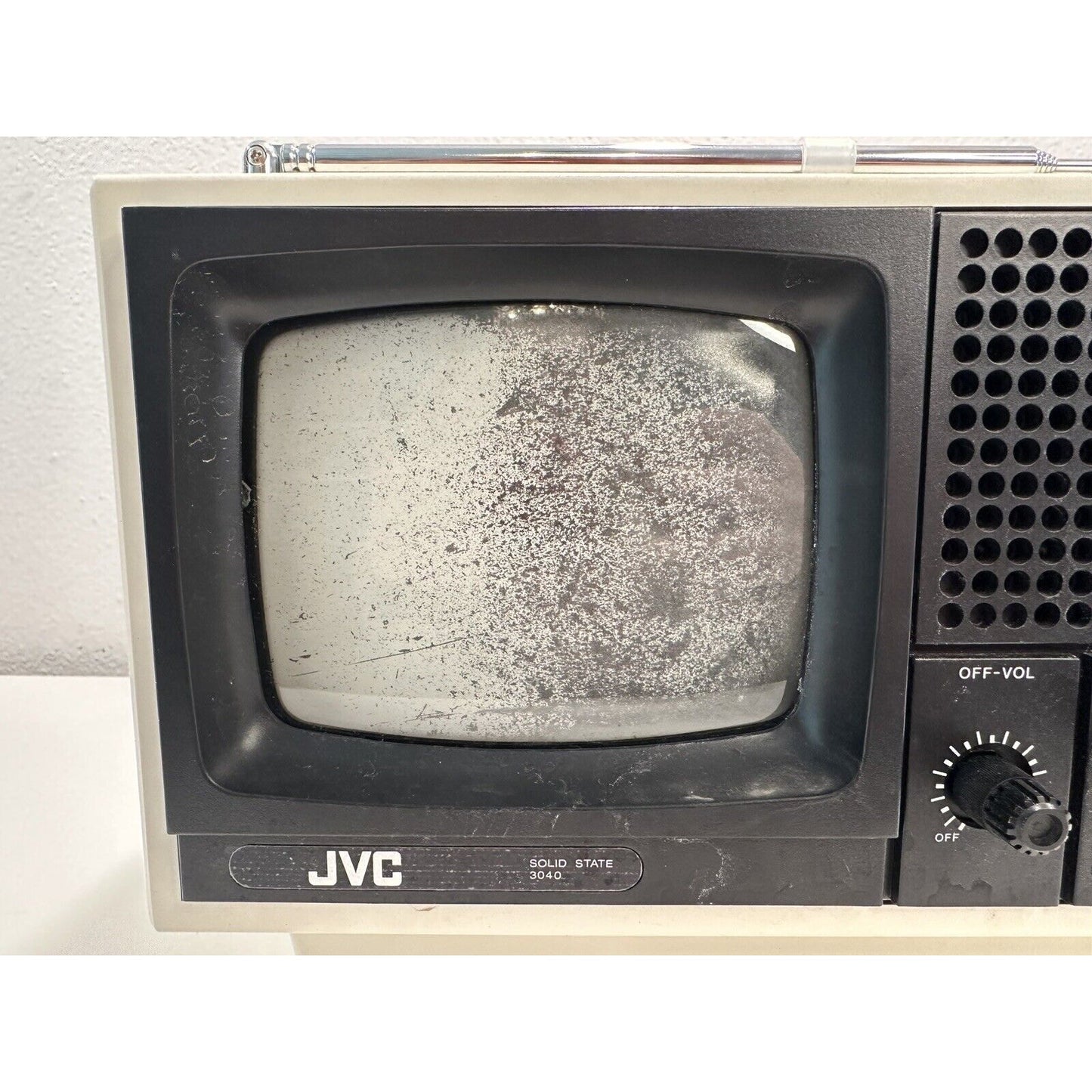 VINTAGE *NEW* 1977 JVC 3040 Solid State Portable TV Retro White