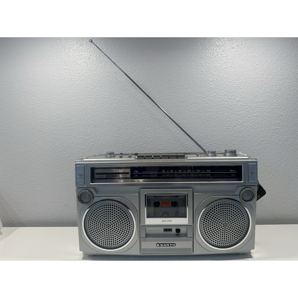 VINTAGE *NEW* 1980's Sanyo Boombox M9924 am/fm Cassette Boombox Ghettoblaster