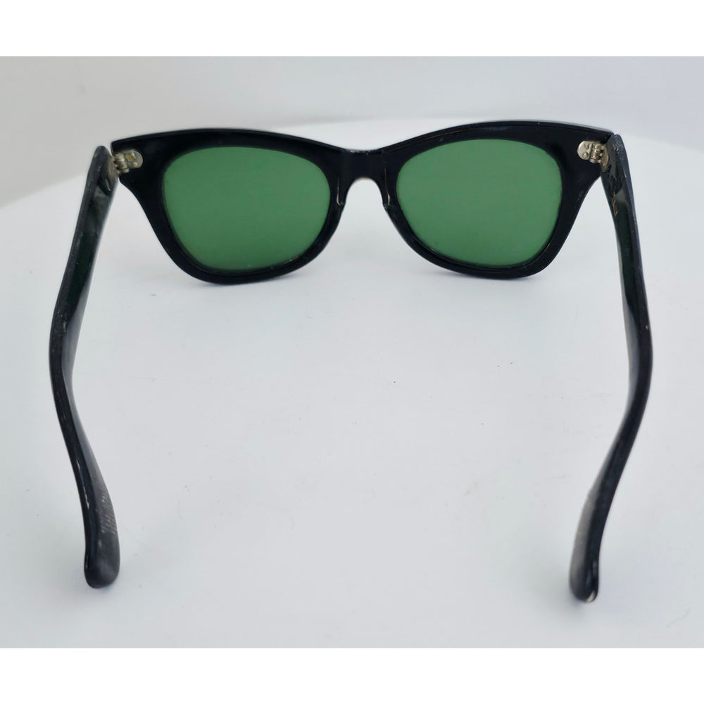 VINTAGE *NEW* 1970's Glam Unisex Sunglasses Black Oval Frame with Green Lens