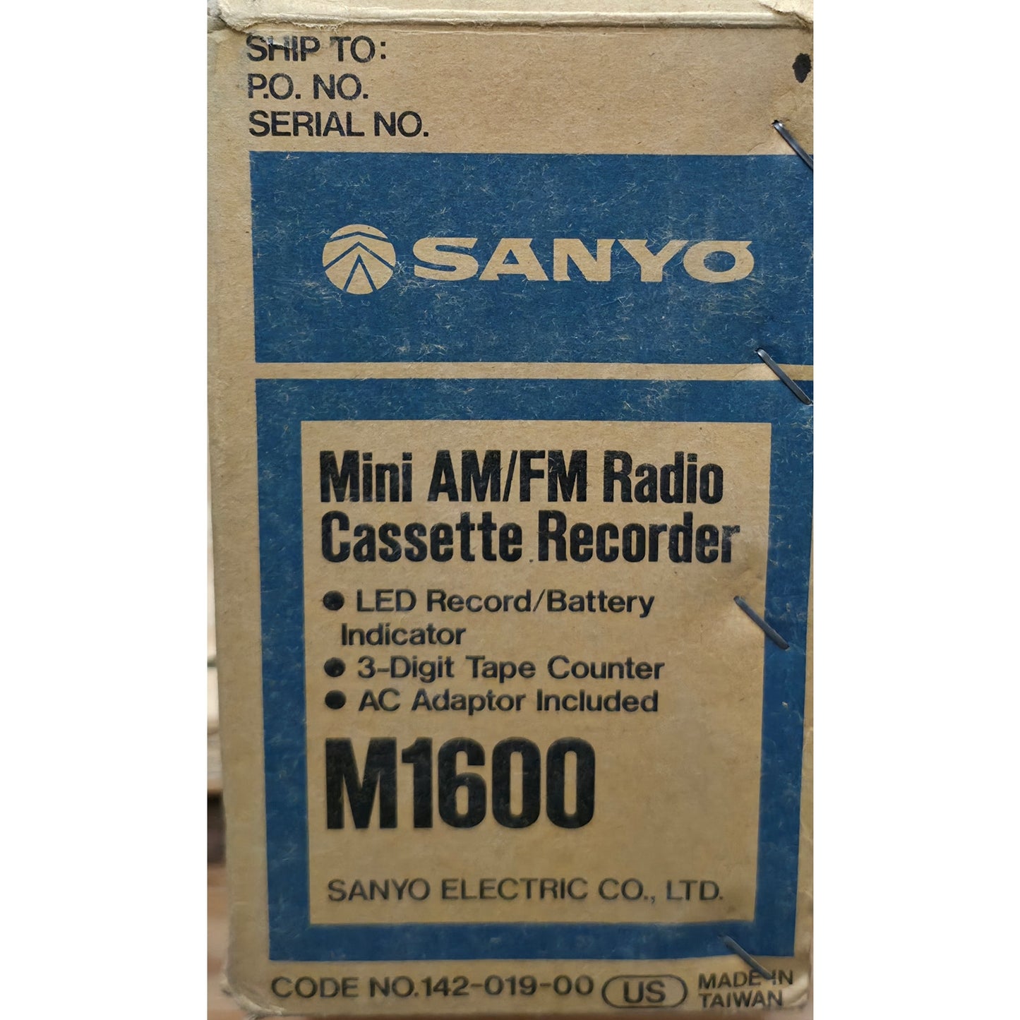 VINTAGE *PRISTINE* 1980's Sanyo M1600 Mini Cassette Tape AM/FM Boombox