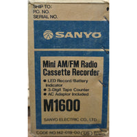 VINTAGE *PRISTINE* 1980's Sanyo M1600 Mini Cassette Tape AM/FM Boombox