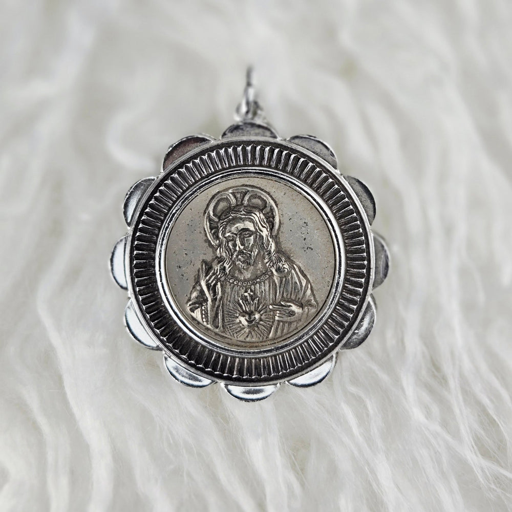 VINTAGE *NEW* 1950s Madonna and Child/Jesus Silver Tone Pendant