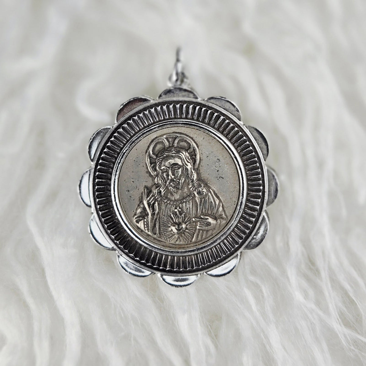 VINTAGE *NEW* 1950s Madonna and Child/Jesus Silver Tone Pendant