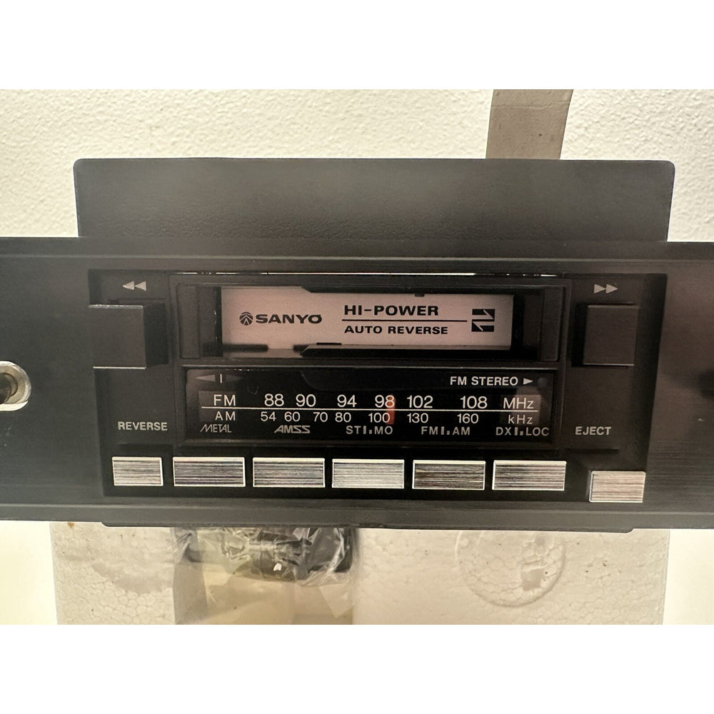 VINTAGE *NEW* Sanyo FT-V84 Indash High Power am/fm Cassette Car Stereo