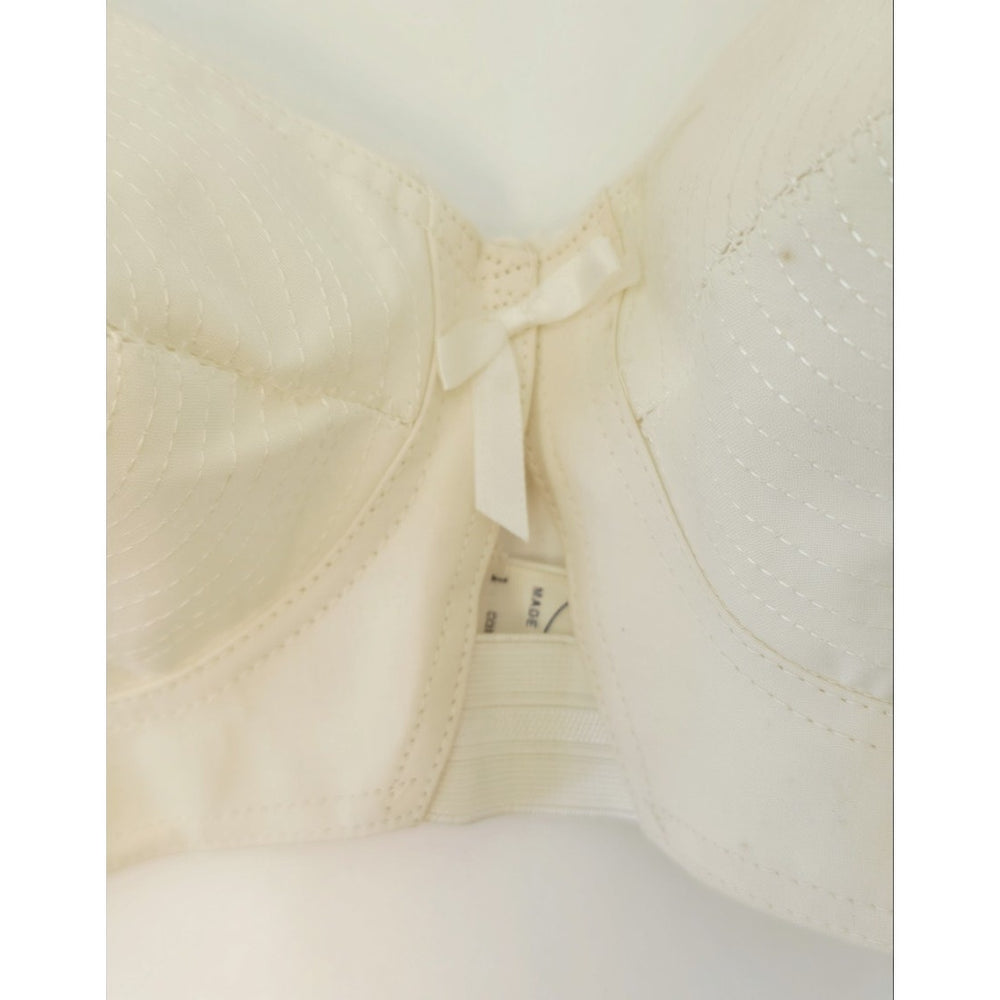 VINTAGE *NEW* 1960's Stephanie Women's Cream Bullet Bra w/Center Flower Size 32B
